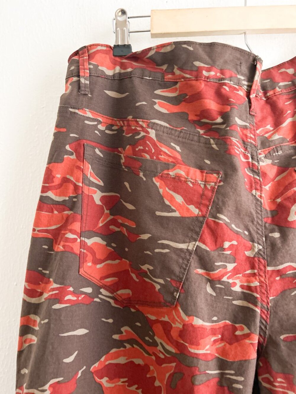 Good American Uniform Red/Orange Desert Camo Parachute Pants SZ 15 - Picture 8 of 8